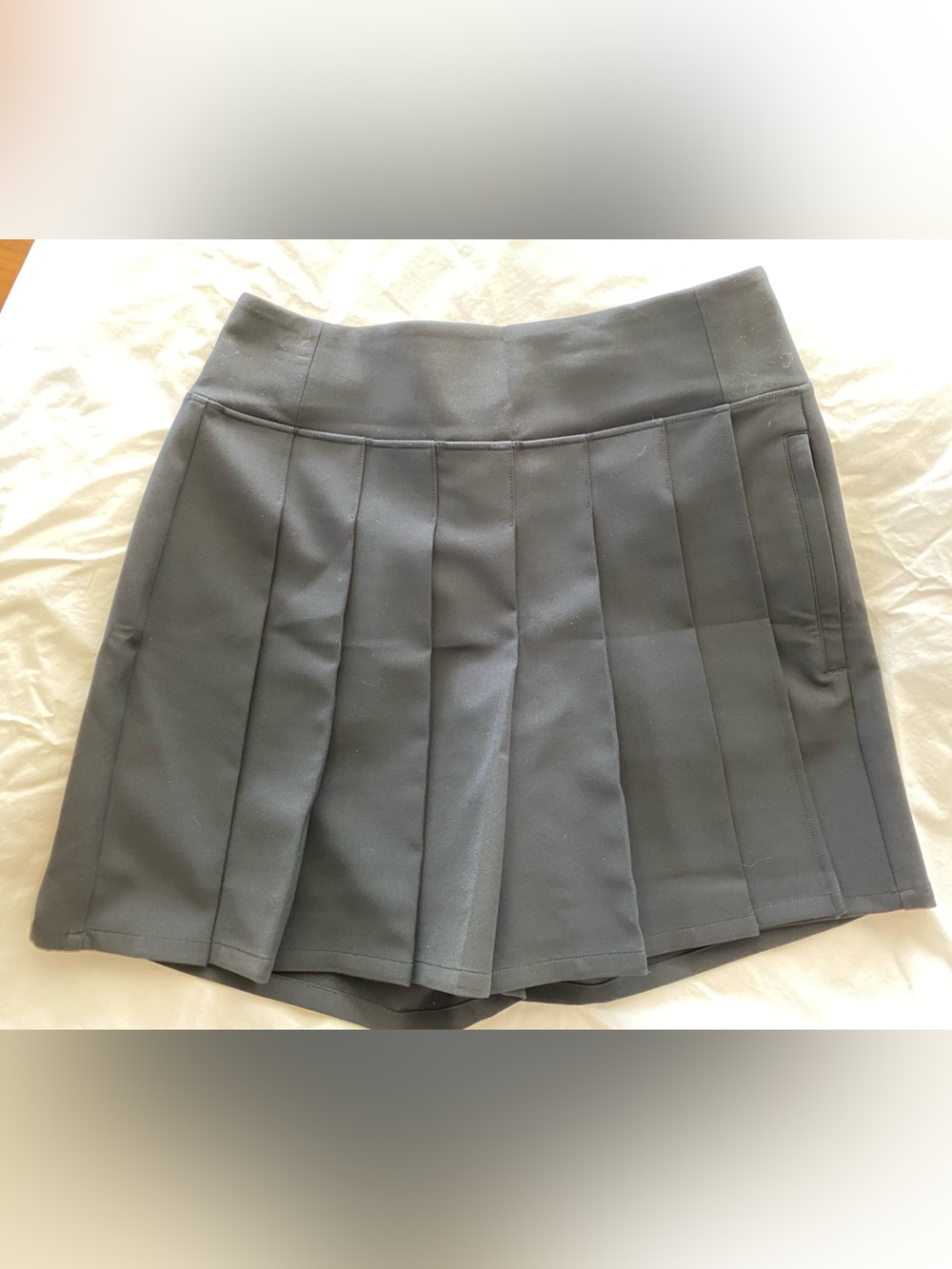 Athleta Black Shorts/Pleated Skirt Front Size 4